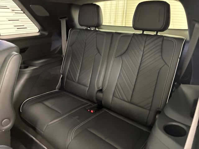 Used 2026 Cadillac Vistiq Platinum w/ LPO, Floor Liner Package AWD/4WD image 18