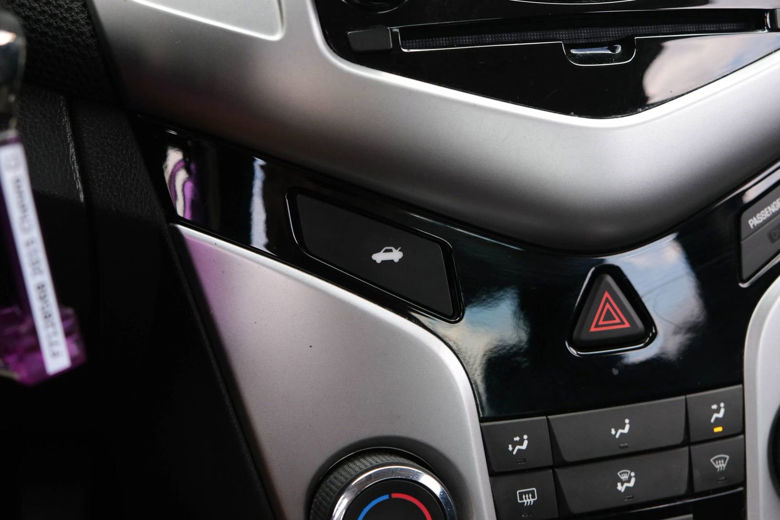 Used 2015 Chevrolet Cruze LT w/ Enhanced Safety Package FWD image 40