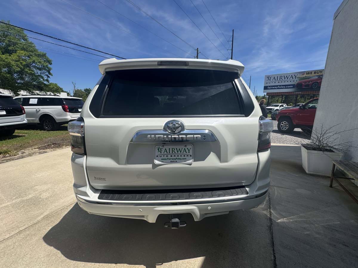 Used 2018 Toyota 4Runner SR5 AWD/4WD image 6