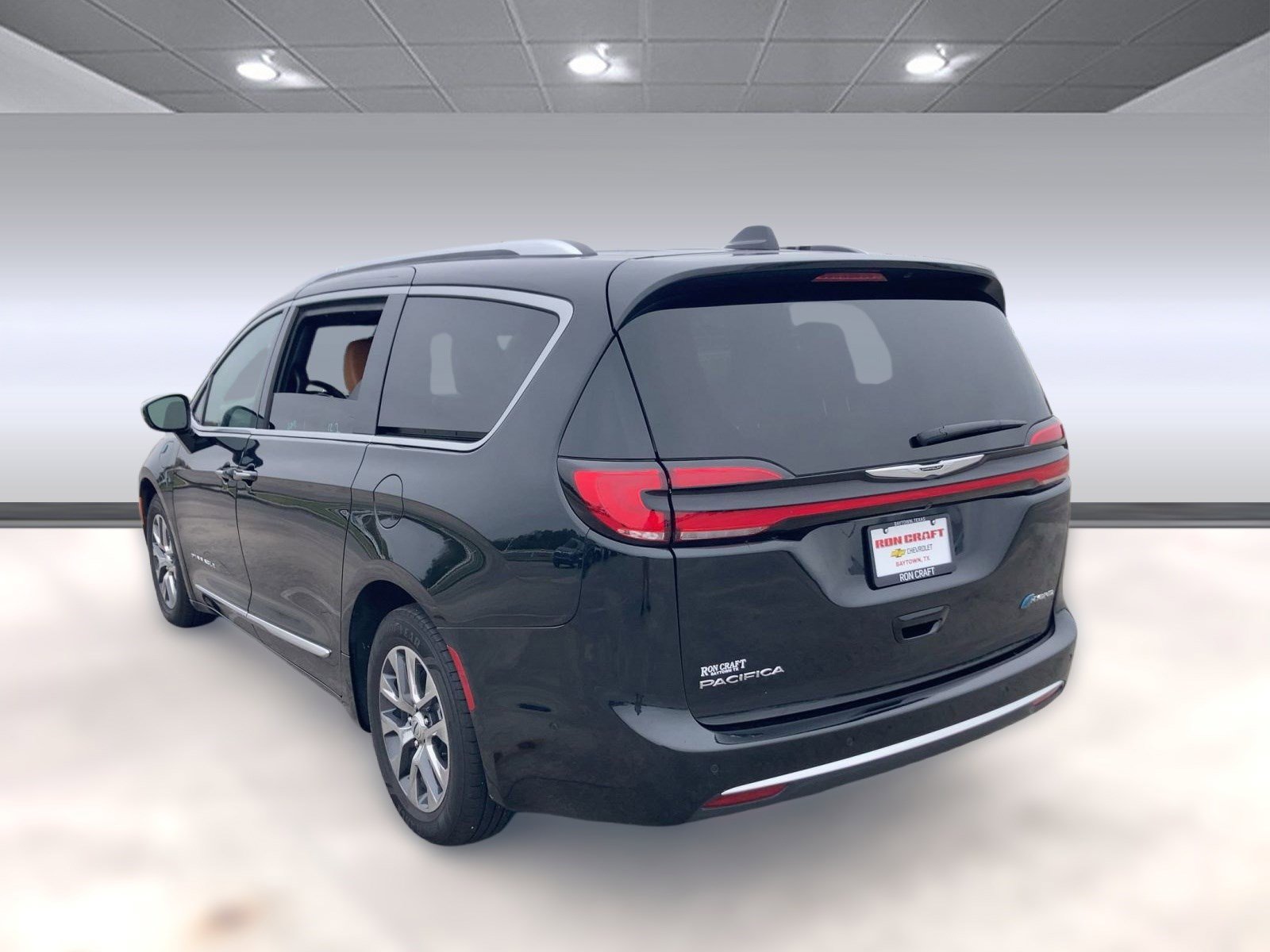 Used 2022 Chrysler Pacifica Pinnacle image 3