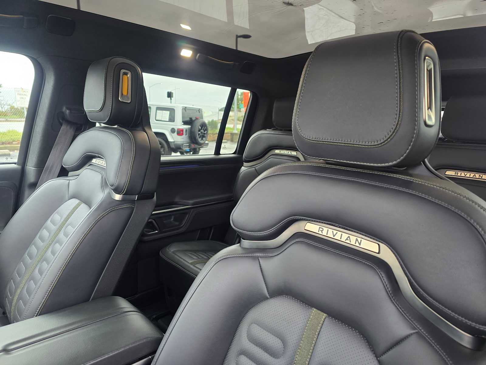 Used 2023 Rivian R1S Adventure image 25