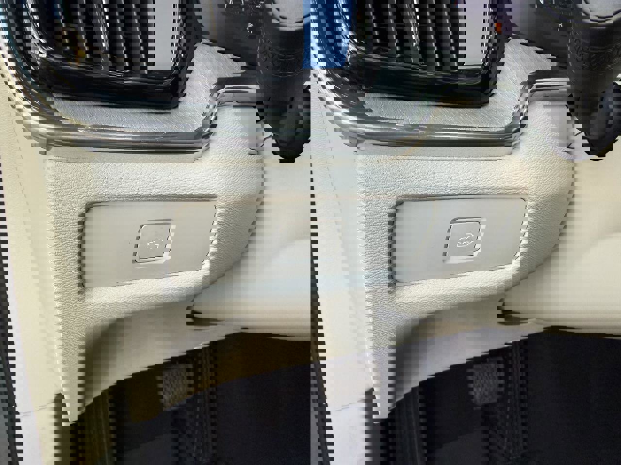 Used 2023 Volvo S60 B5 Ultimate w/ Climate Package image 17