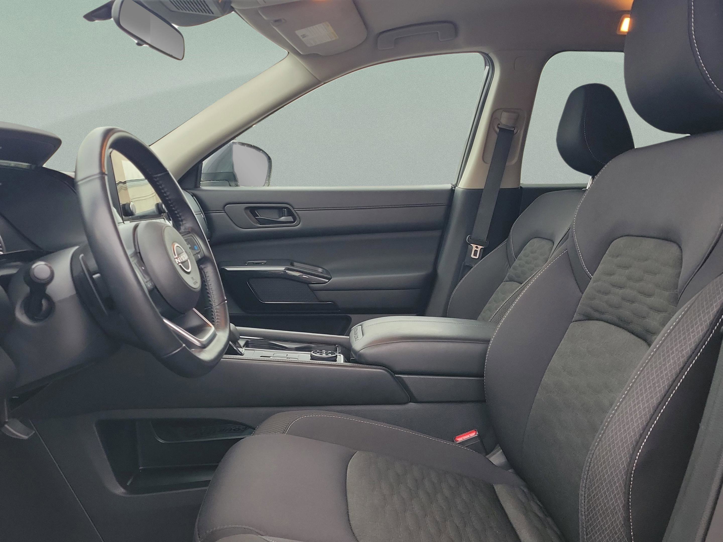 Certified 2025 Nissan Pathfinder SV image 24