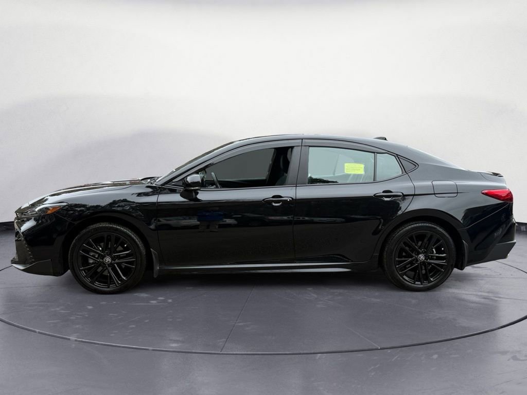 Used 2025 Toyota Camry SE image 2