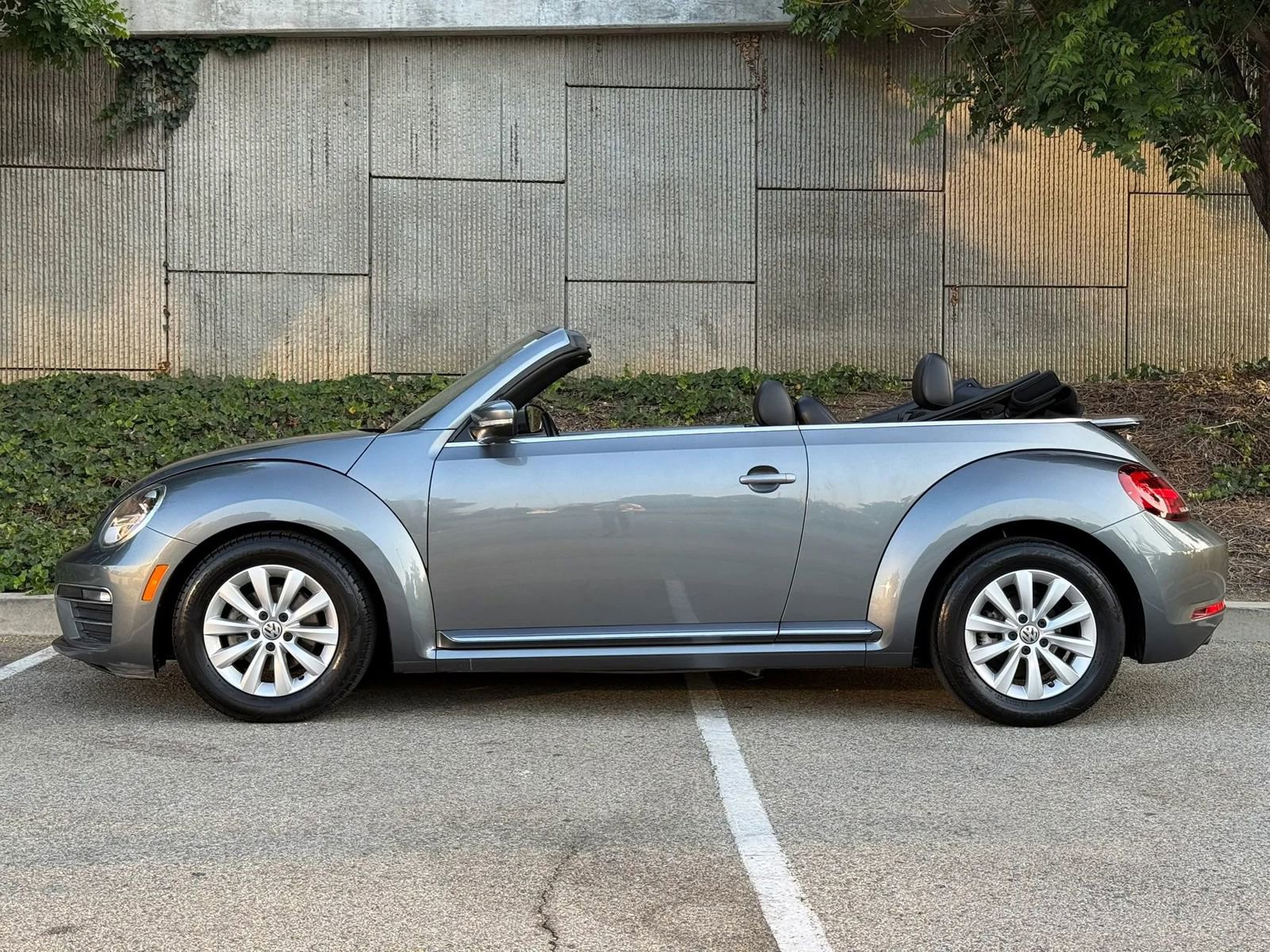 Used 2018 Volkswagen Beetle 2.0T Coast FWD image 13