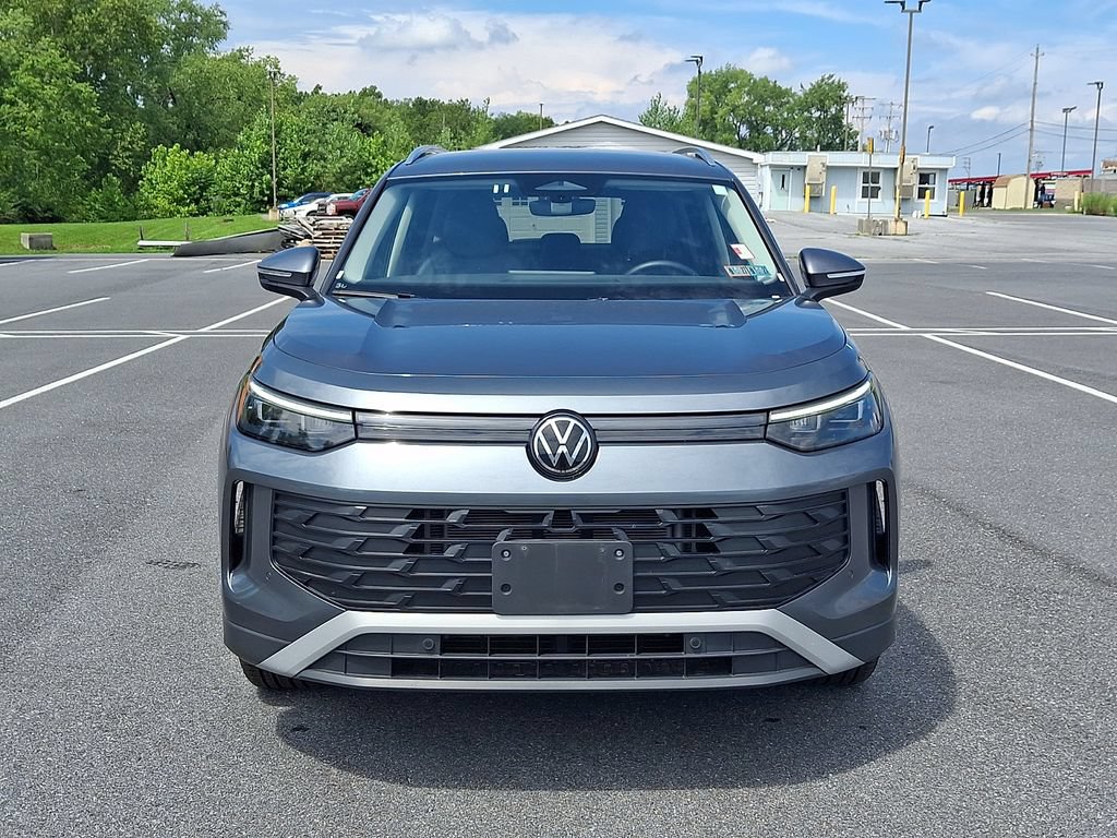 Used 2026 Volkswagen Tiguan SE AWD/4WD image 2