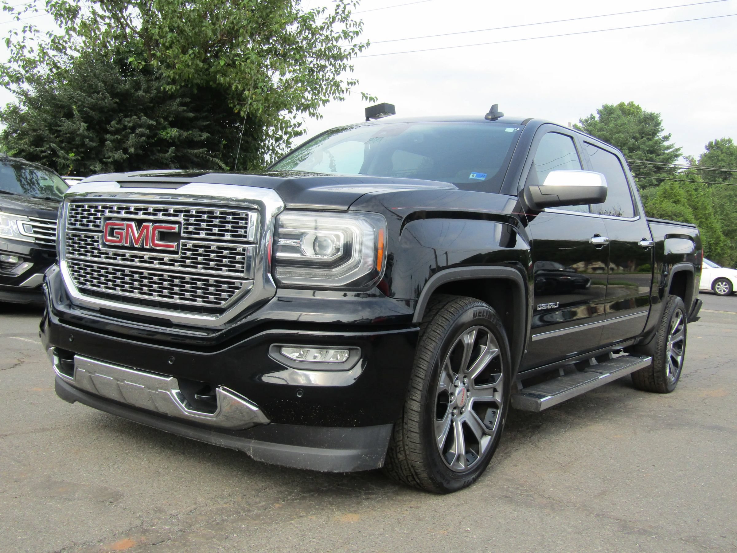 Used 2017 GMC Sierra 1500 Denali AWD/4WD image 3
