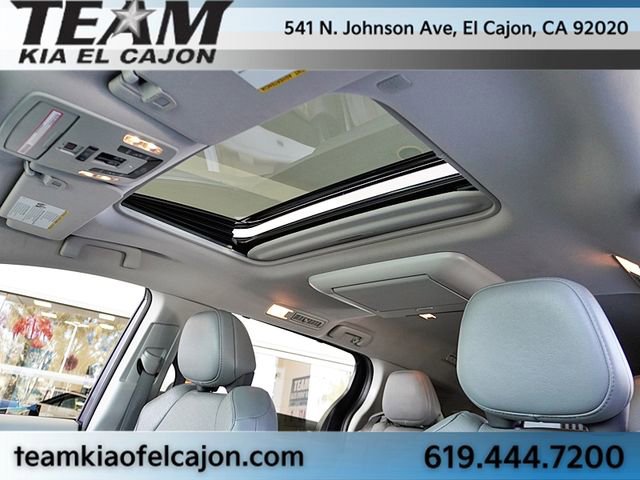 Used 2024 Toyota Sienna Limited image 17