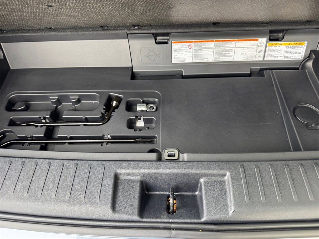 Used 2021 Toyota Highlander XLE image 17