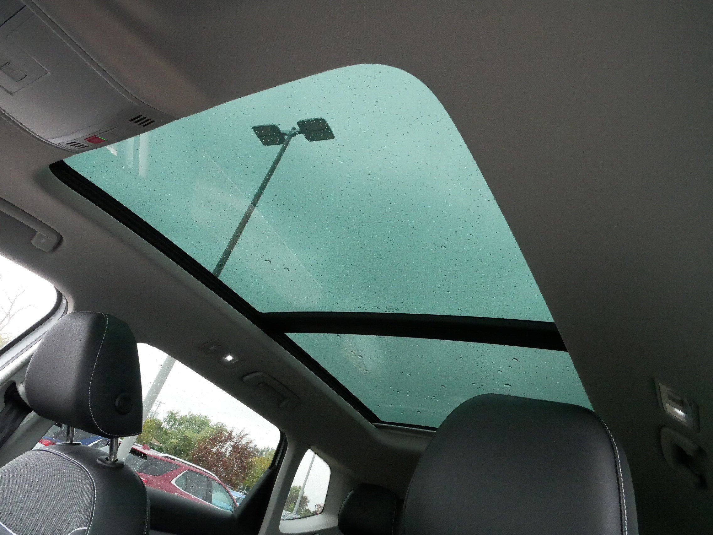 Certified 2024 Volkswagen Taos SE w/ Panoramic Sunroof Package image 34