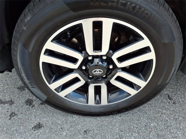 Used 2022 Toyota 4Runner Limited image 10