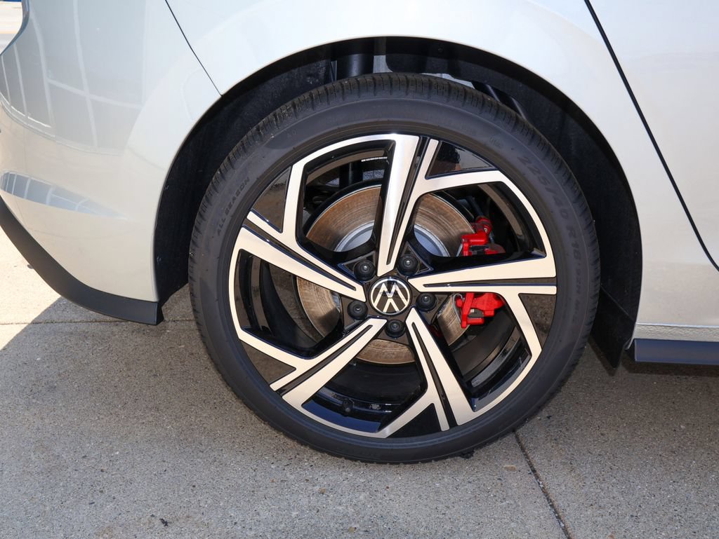 New 2026 Volkswagen GTI SE FWD image 9