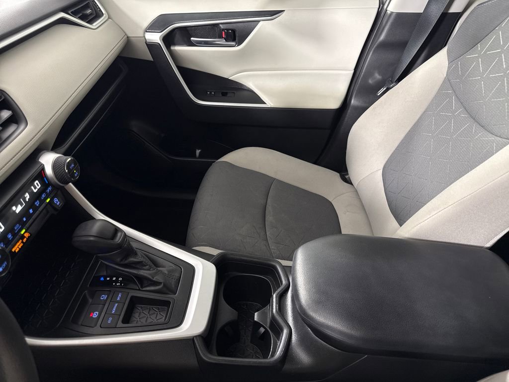 Used 2021 Toyota RAV4 XLE FWD image 19