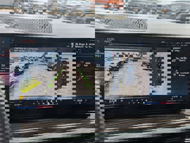 Used 2025 BMW X7 xDrive40i w/ Premium Package image 13