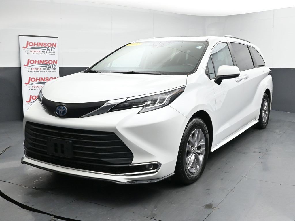 Used 2022 Toyota Sienna XLE image 4