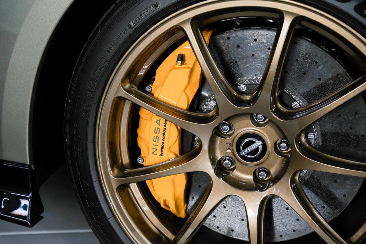 Used 2021 Nissan GT-R Premium AWD/4WD image 10