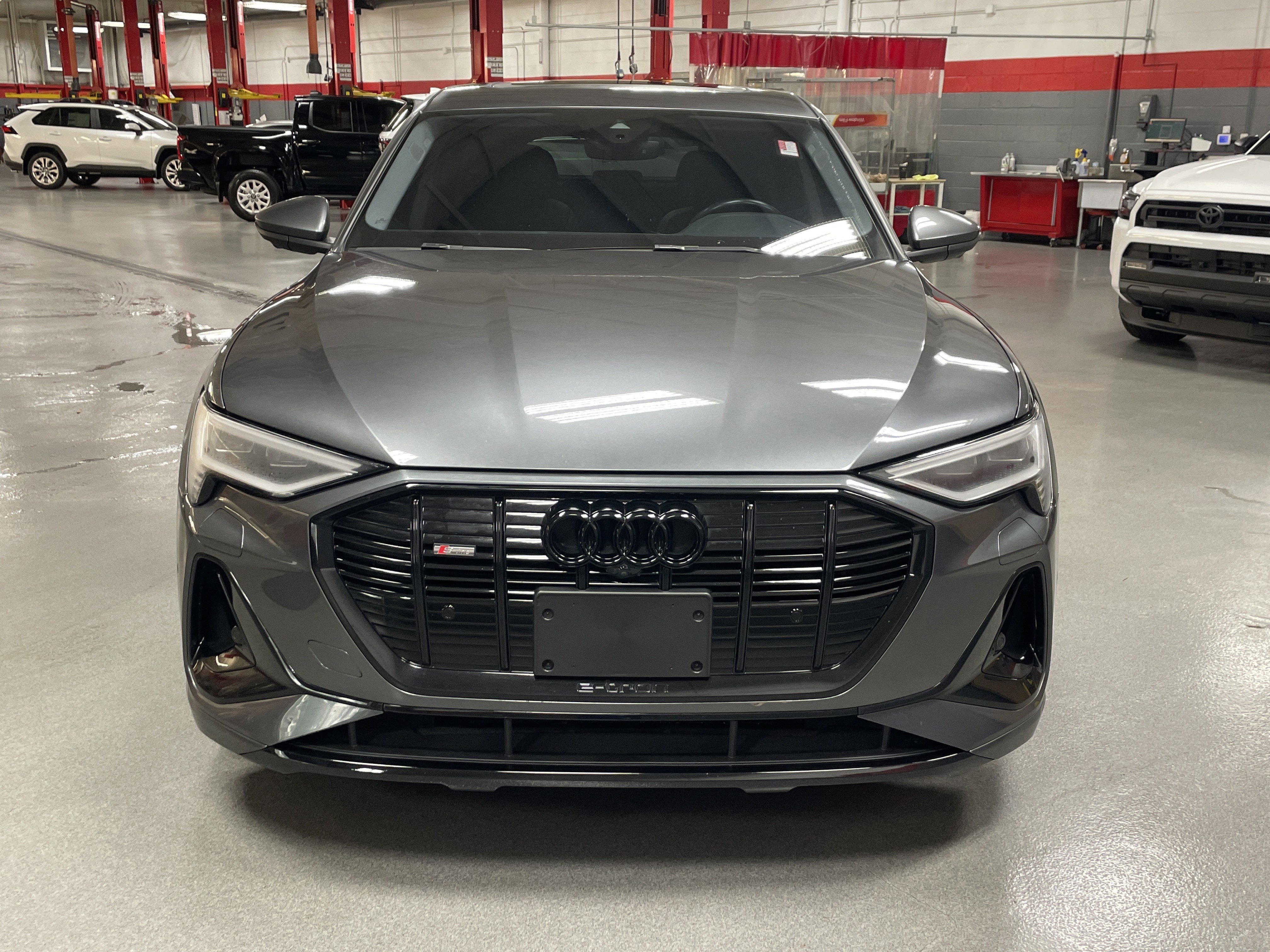 Used 2022 Audi e-tron Premium Plus w/ Premium Plus Package video 3