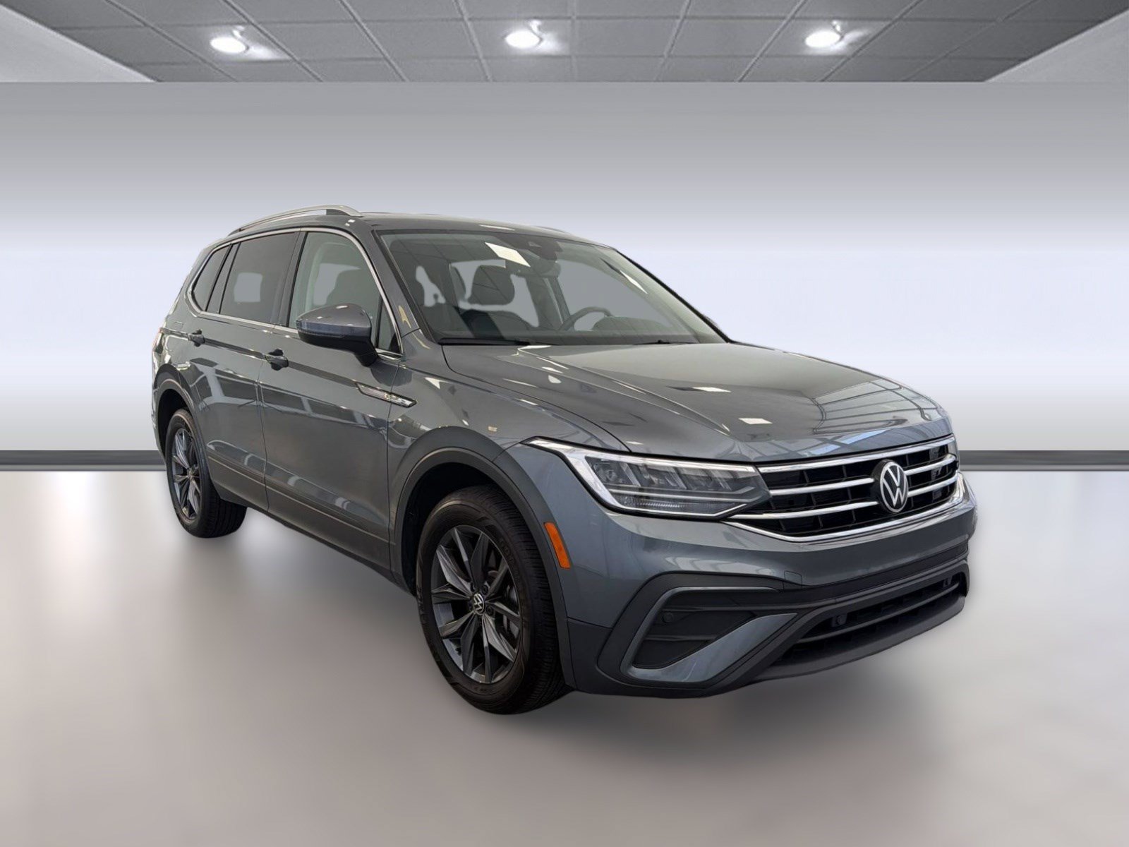 Used 2023 Volkswagen Tiguan SE FWD image 7