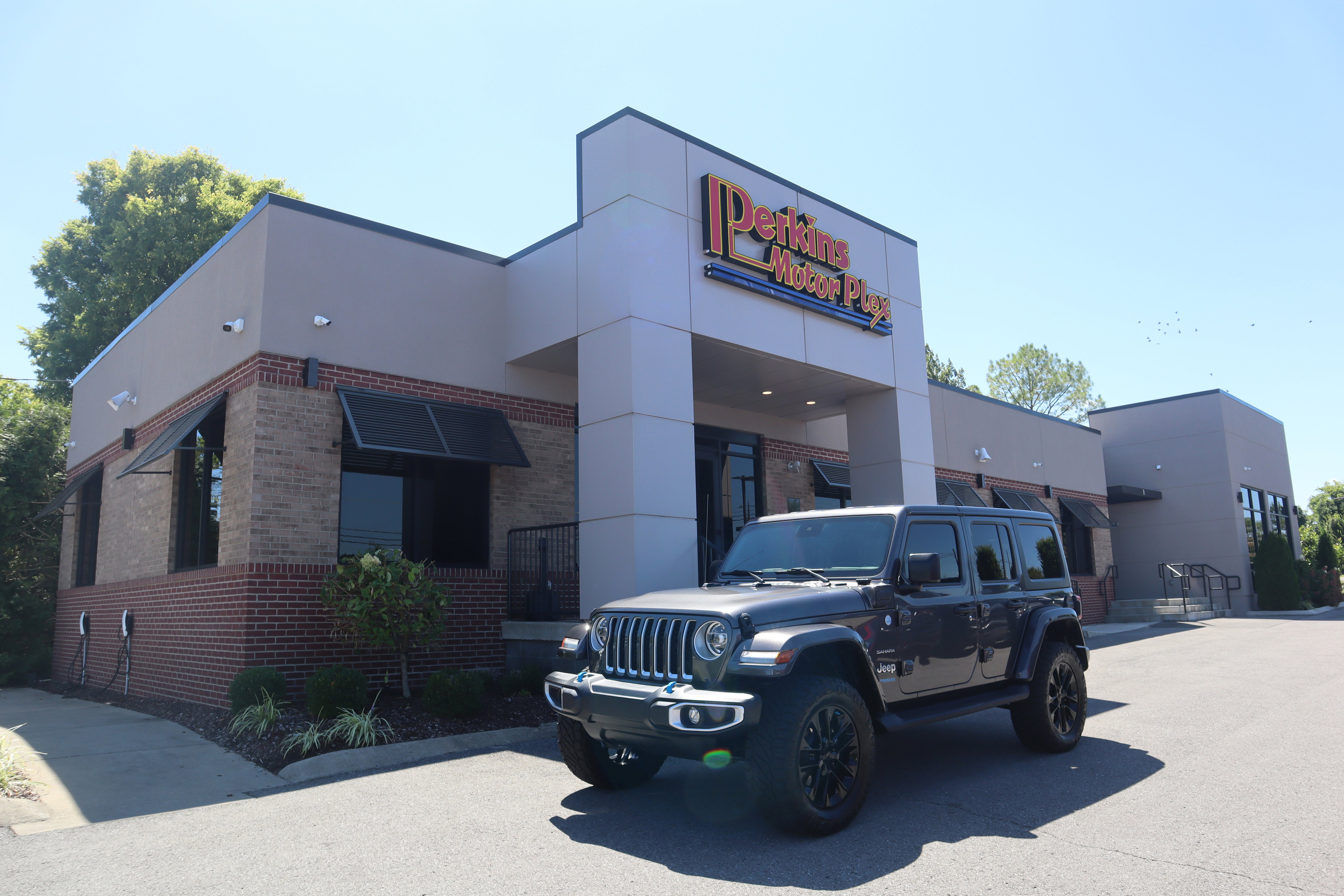 Used 2022 Jeep Wrangler Unlimited Sahara w/ Cold Weather Group image 40