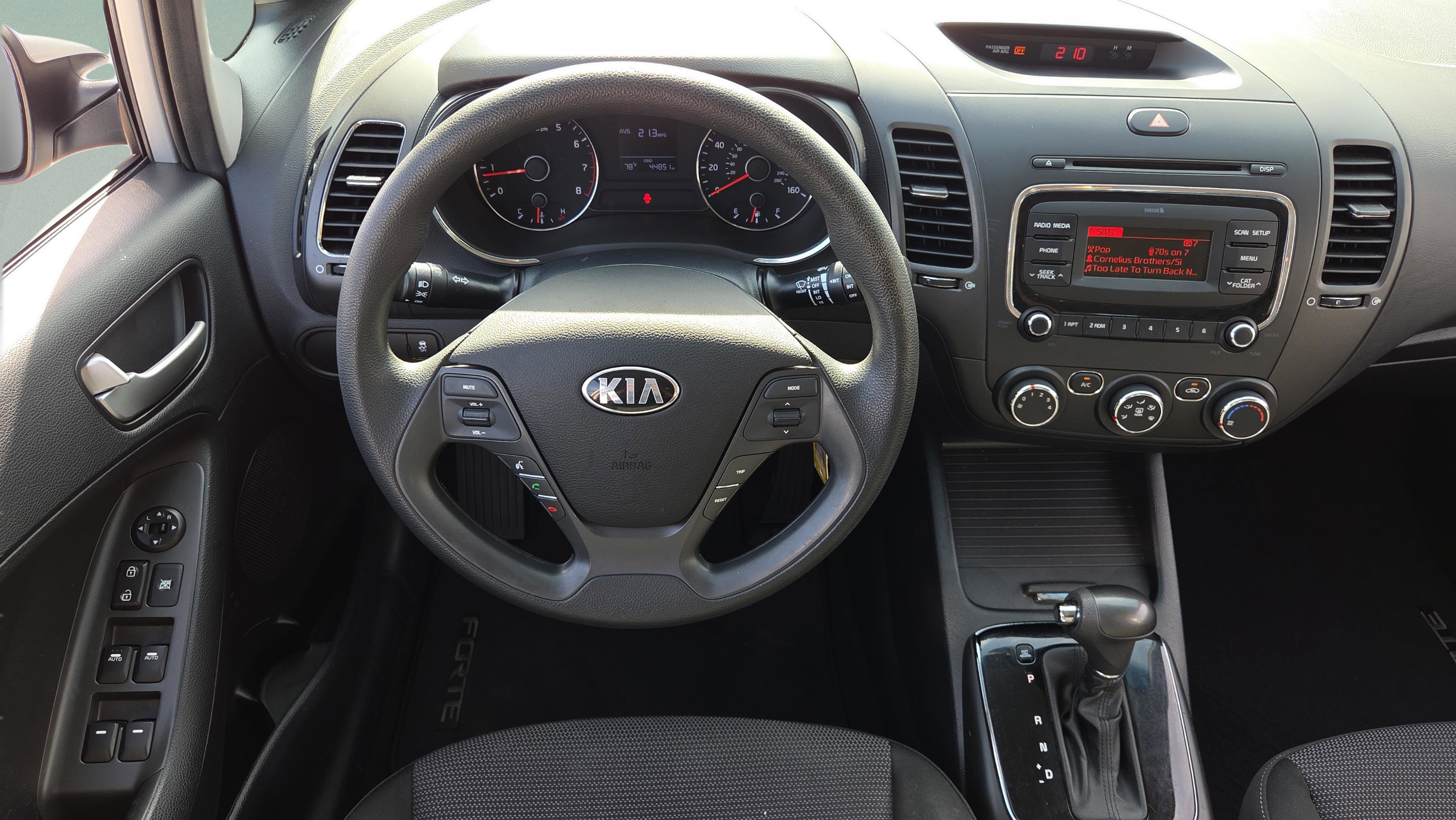 Used 2017 Kia Forte LX image 14