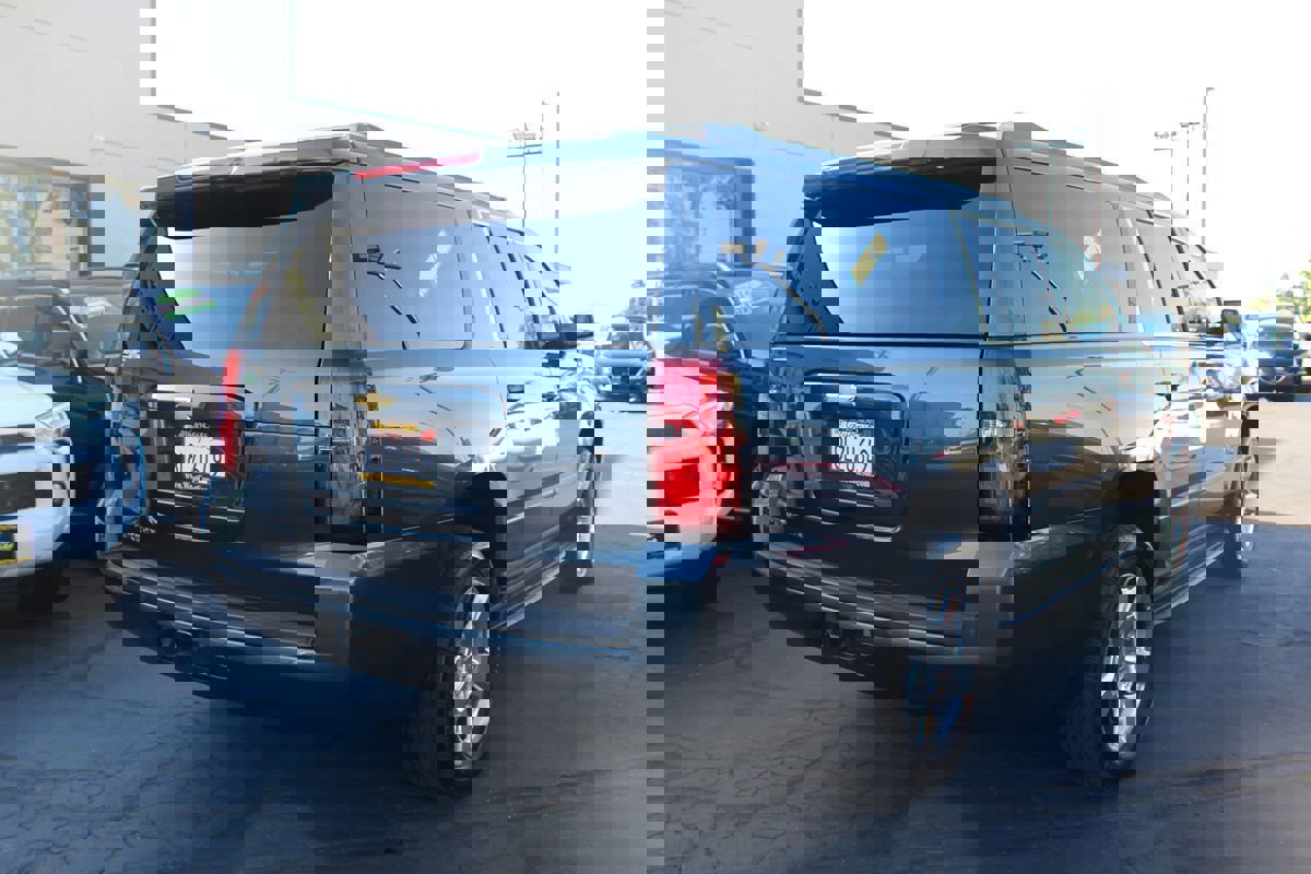 Used 2019 Chevrolet Suburban LS w/ All-Season Package image 7