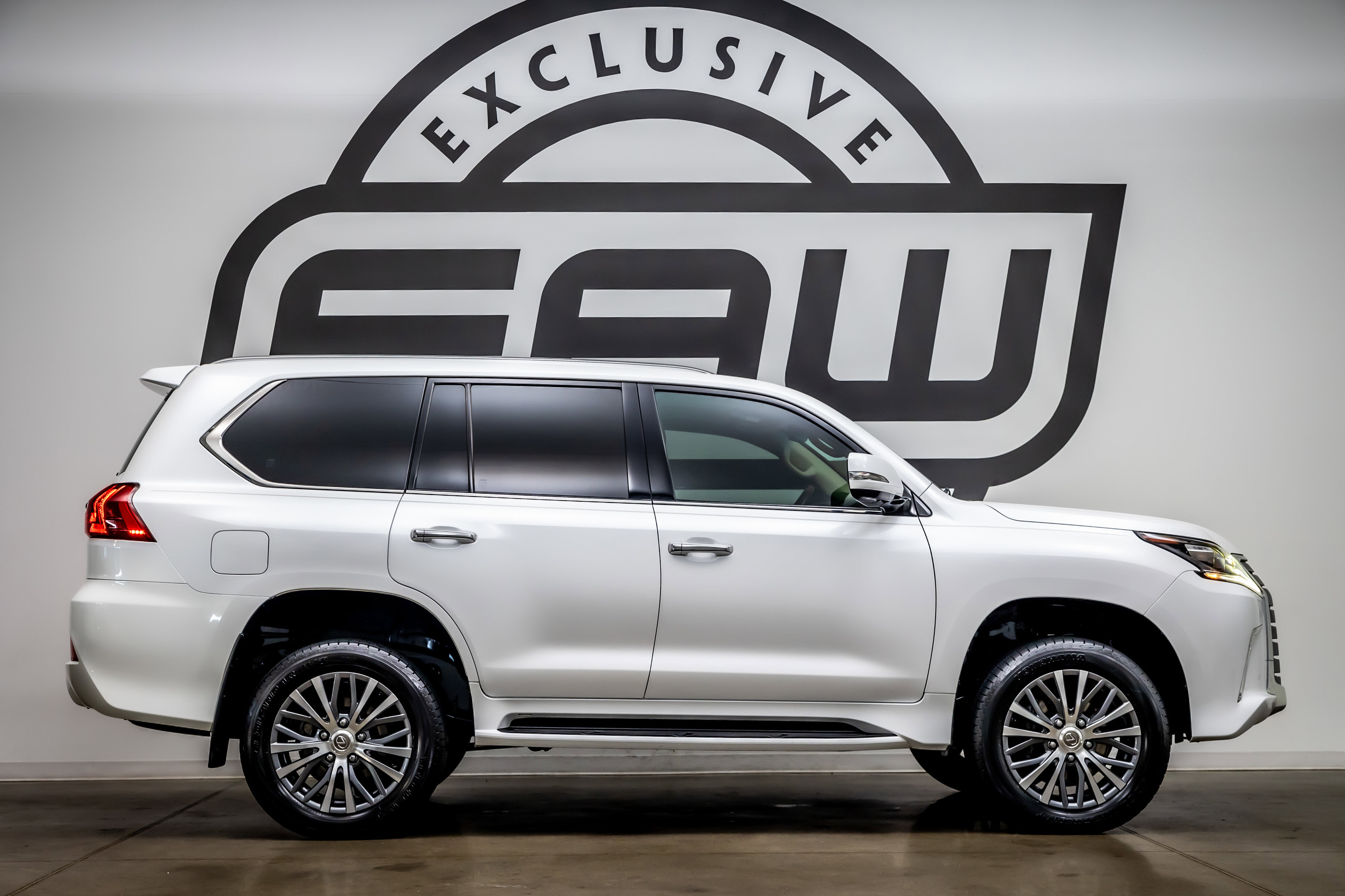 Used 2017 Lexus LX 570 4WD w/ Luxury Package image 8