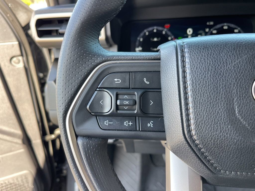 Used 2025 Toyota 4Runner Limited AWD/4WD image 16