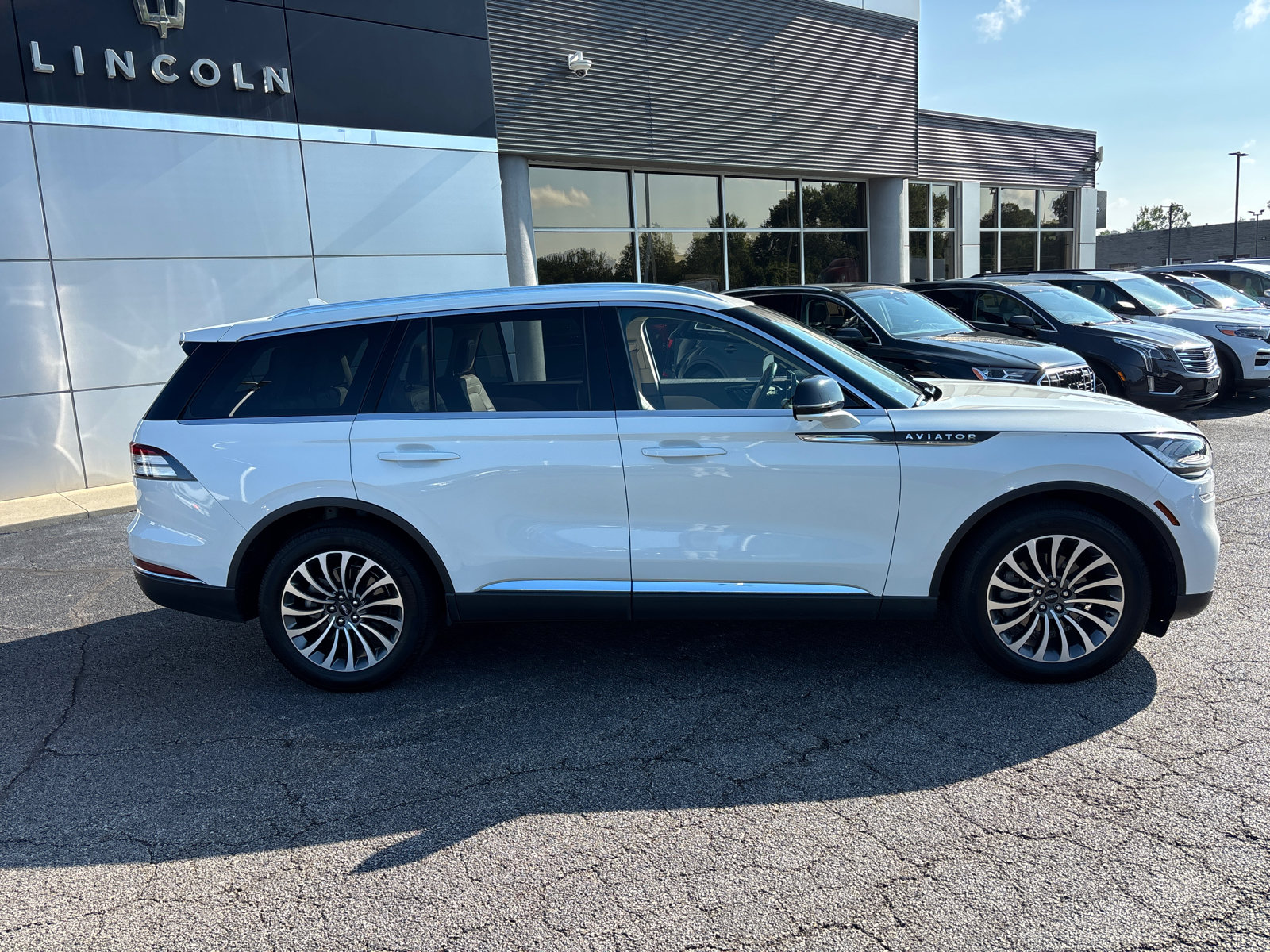 Certified 2022 Lincoln Aviator Reserve w/ Elements Package Plus AWD/4WD image 8