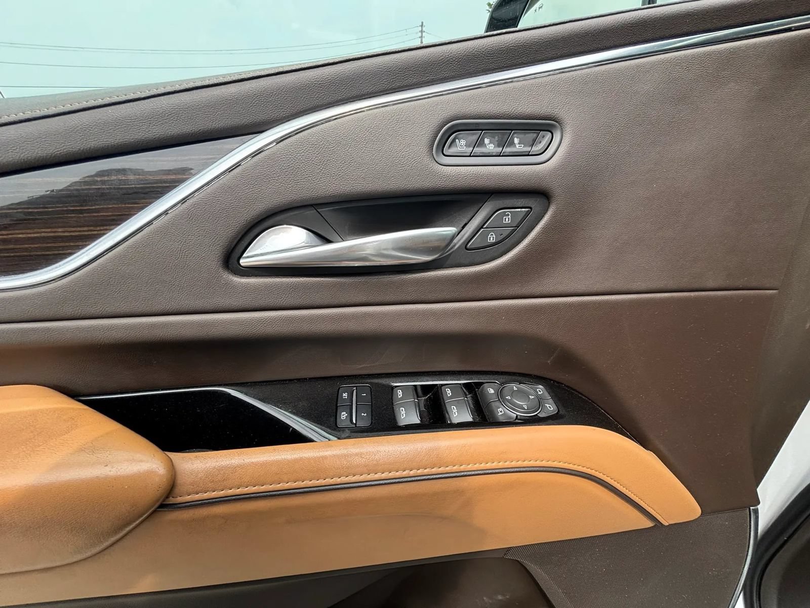 Used 2021 Cadillac Escalade Premium Luxury AWD/4WD image 21
