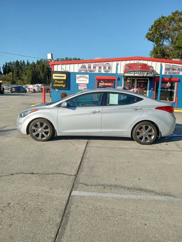 Used 2013 Hyundai Elantra Limited w/ Technology Pkg image 8