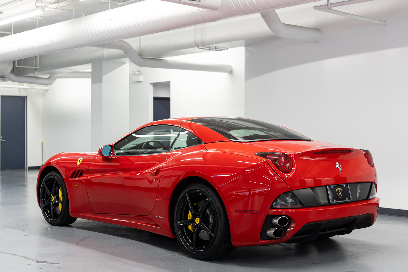 Used 2011 Ferrari California RWD image 16