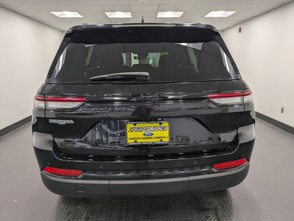 Used 2025 Jeep Grand Cherokee Altitude image 5