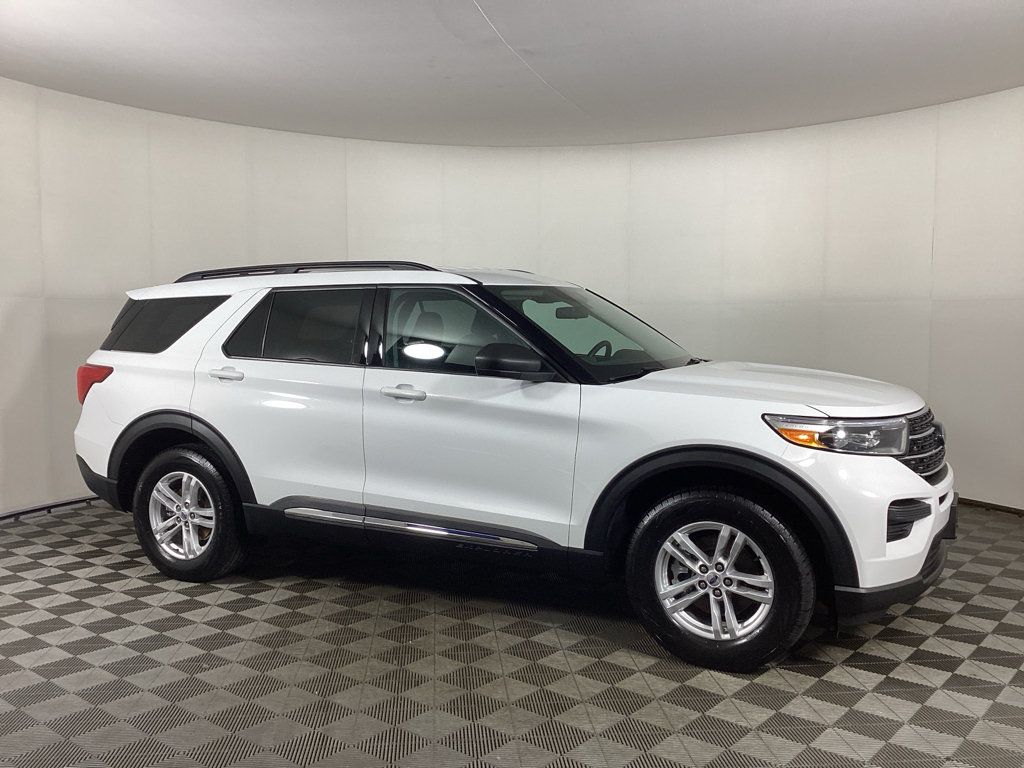 Used 2023 Ford Explorer XLT AWD/4WD image 1