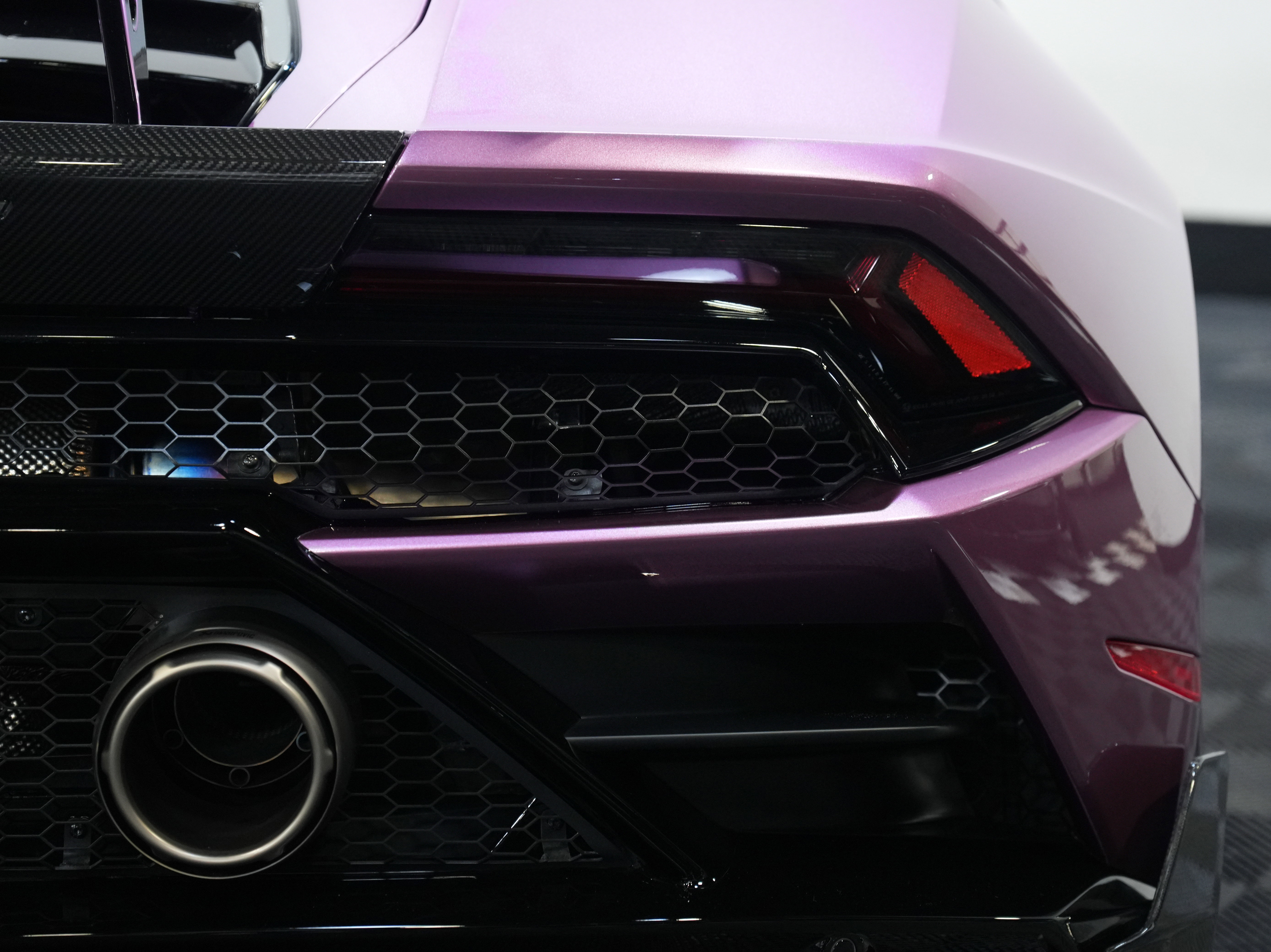 Used 2024 Lamborghini Huracan EVO image 23