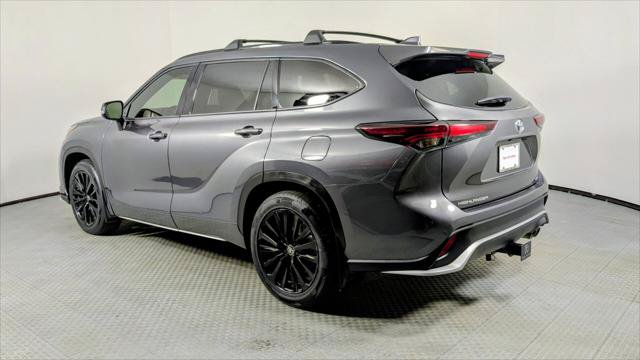 Used 2024 Toyota Highlander XSE FWD image 4