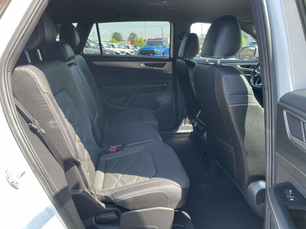 Used 2025 Volkswagen Atlas Cross Sport SE FWD image 17