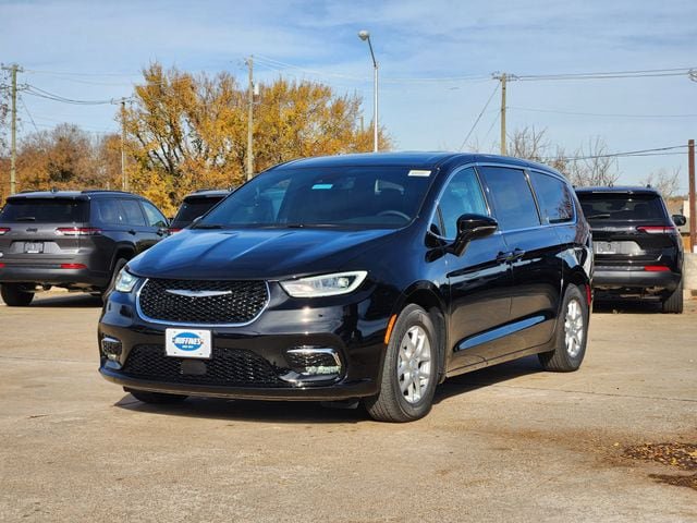 New 2026 Chrysler Pacifica Select FWD video 2