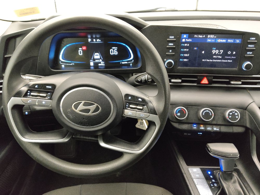 Used 2025 Hyundai Elantra SE FWD image 22