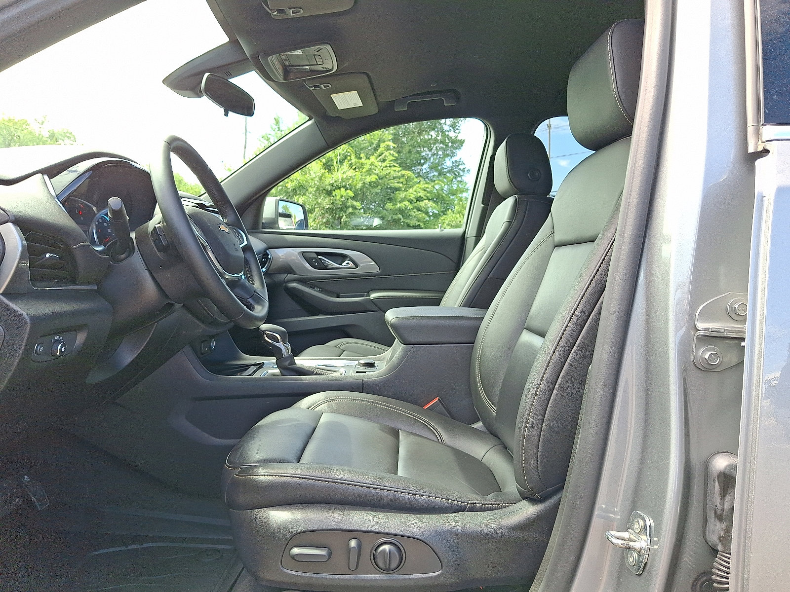 Used 2023 Chevrolet Traverse LT w/ LPO, Floor Liner Package image 13