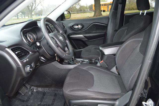 Used 2019 Jeep Cherokee Latitude w/ Popular Appearance Group image 12