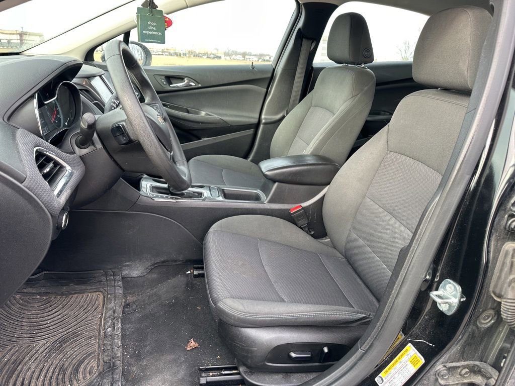Used 2018 Chevrolet Cruze LT w/ Convenience Package image 14