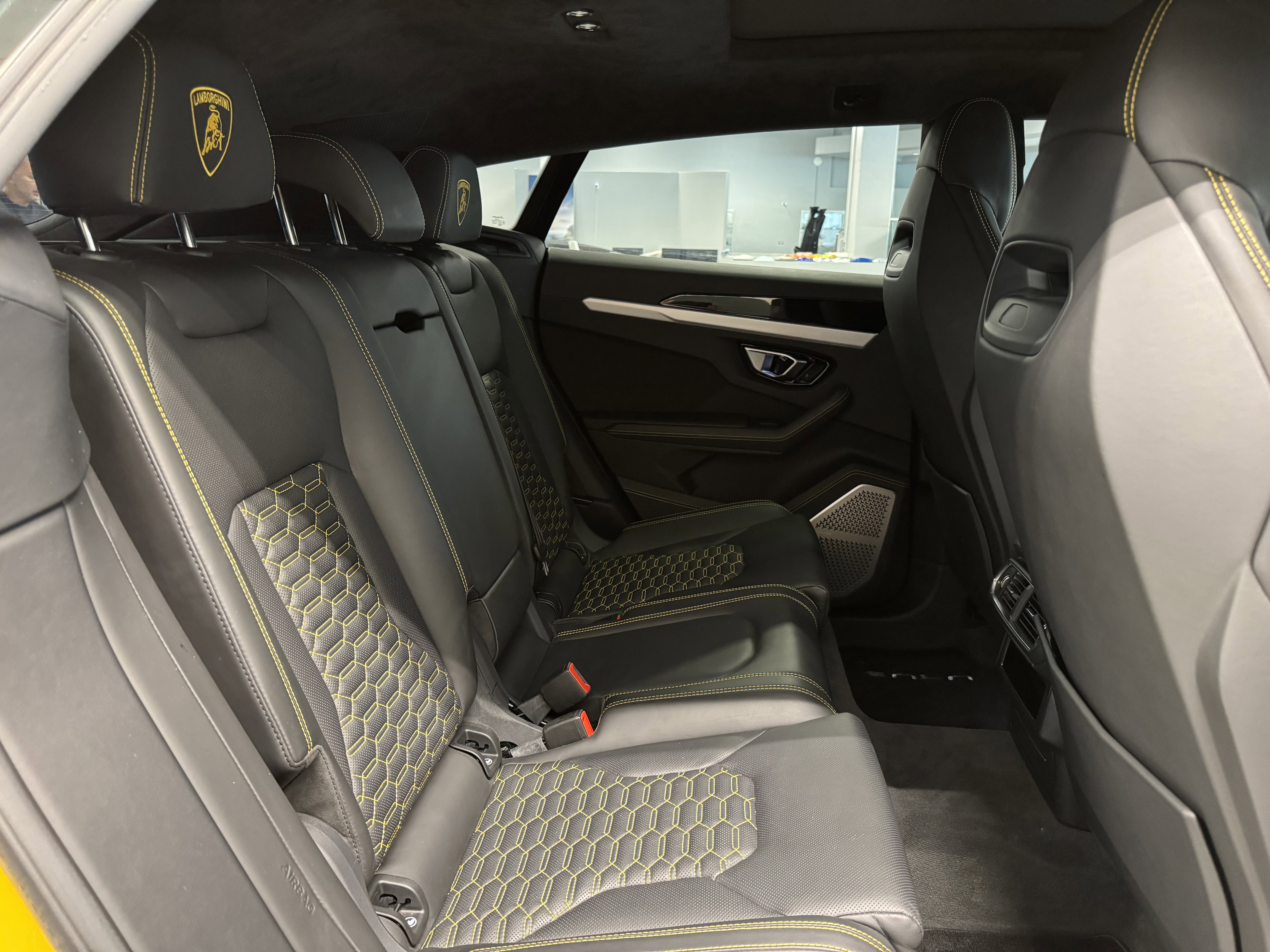 Used 2020 Lamborghini Urus image 41