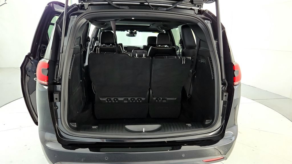 Used 2023 Chrysler Pacifica Limited w/ Uconnect Theater Family Group AWD/4WD image 20