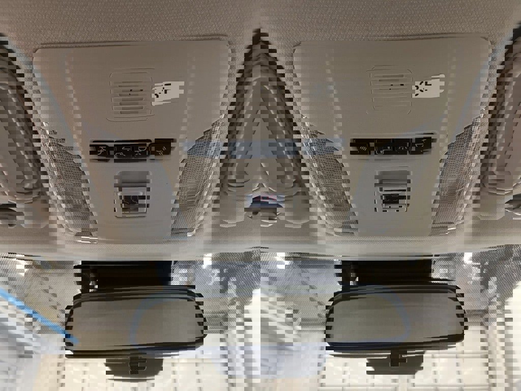 Used 2020 Toyota Corolla LE image 24