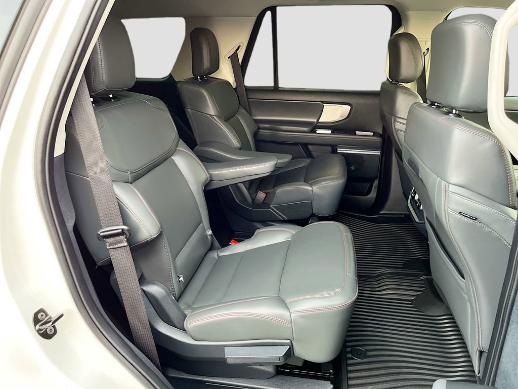 Used 2025 Ford Expedition Active AWD/4WD image 30
