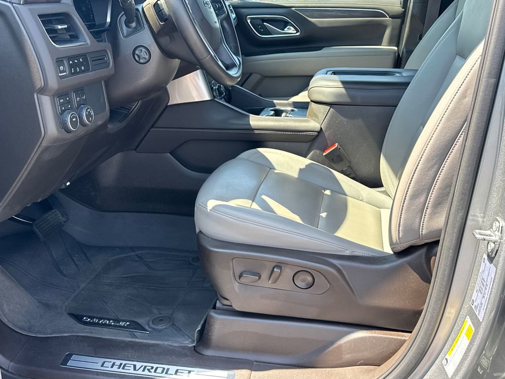 Used 2023 Chevrolet Suburban Z71 w/ Luxury Package image 9