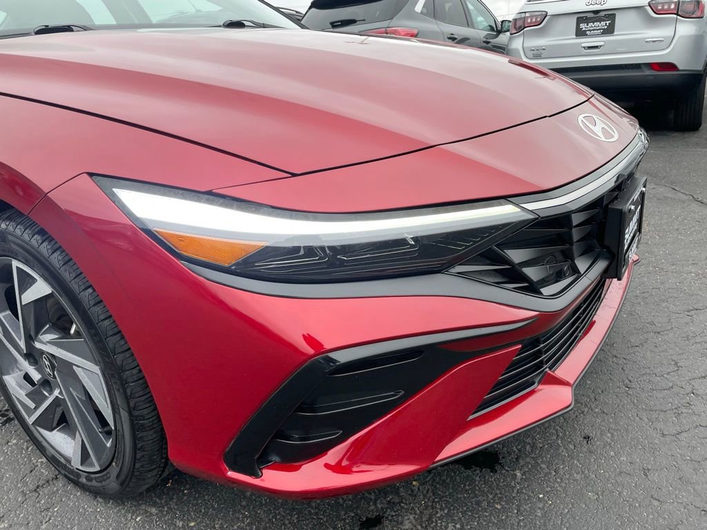 Used 2025 Hyundai Elantra SEL FWD image 27