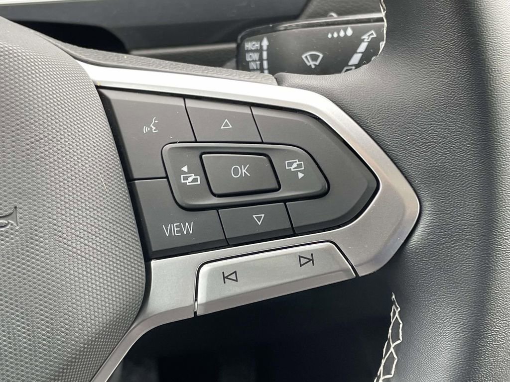 Used 2023 Volkswagen Tiguan SE image 10