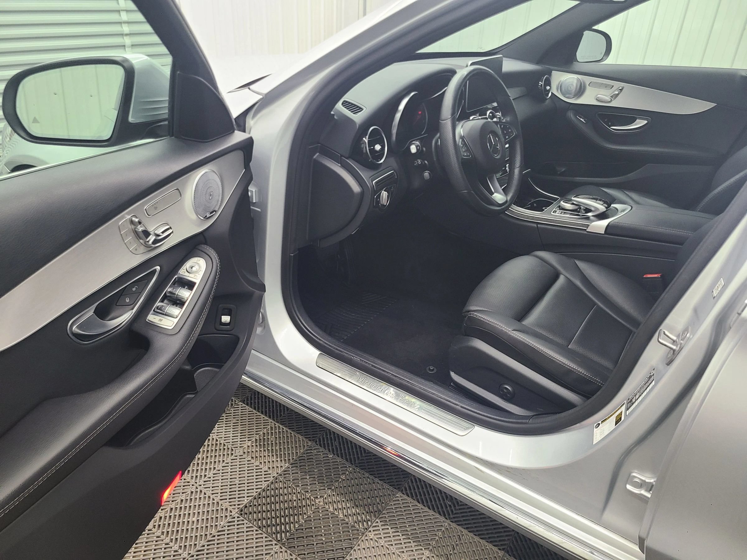 Used 2018 Mercedes-Benz C 300 4MATIC Sedan image 21