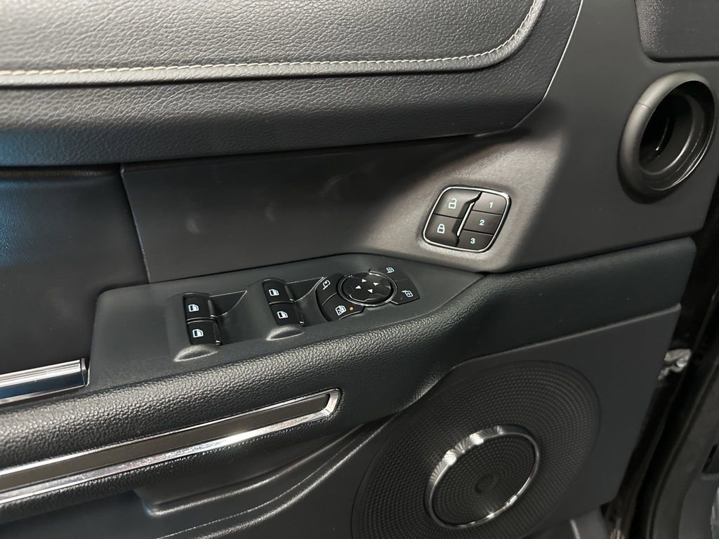Used 2024 Ford Expedition XLT image 17